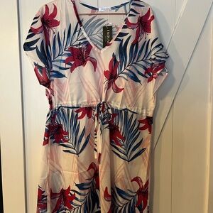 Ekouaer beach cover-up with Floral Design. NWT .Perfect for vacay! Med 🏖️☀️
